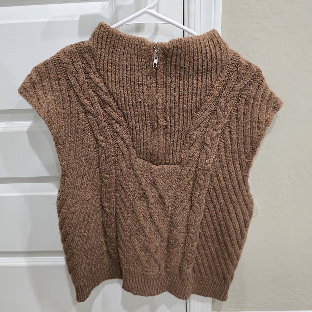 Sleeveless Cable Knit Sweater Vest - Brown
